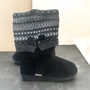Muk Luks Janie Boots Black Faux Fur Lined Knit Cuff Side Button NWT Size 10
